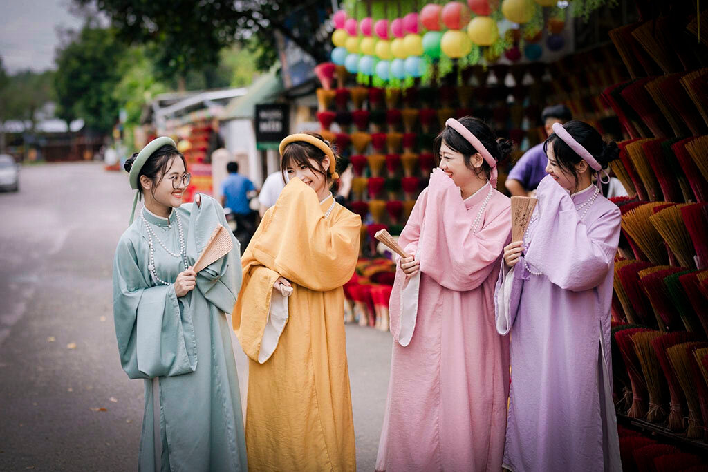 Photograph the festive spirit of Vietnam’s culture after entry